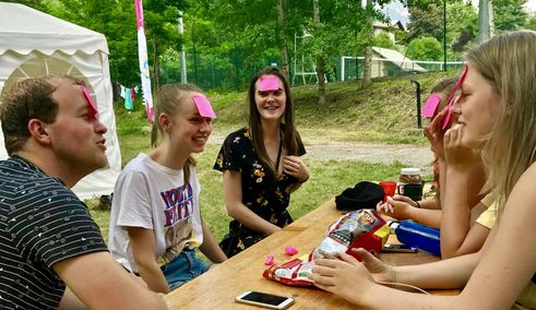 Spelletje op de camping